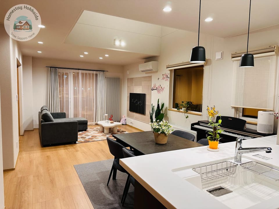 TV and multimedia, Living room, Seating area, Evening entertainment