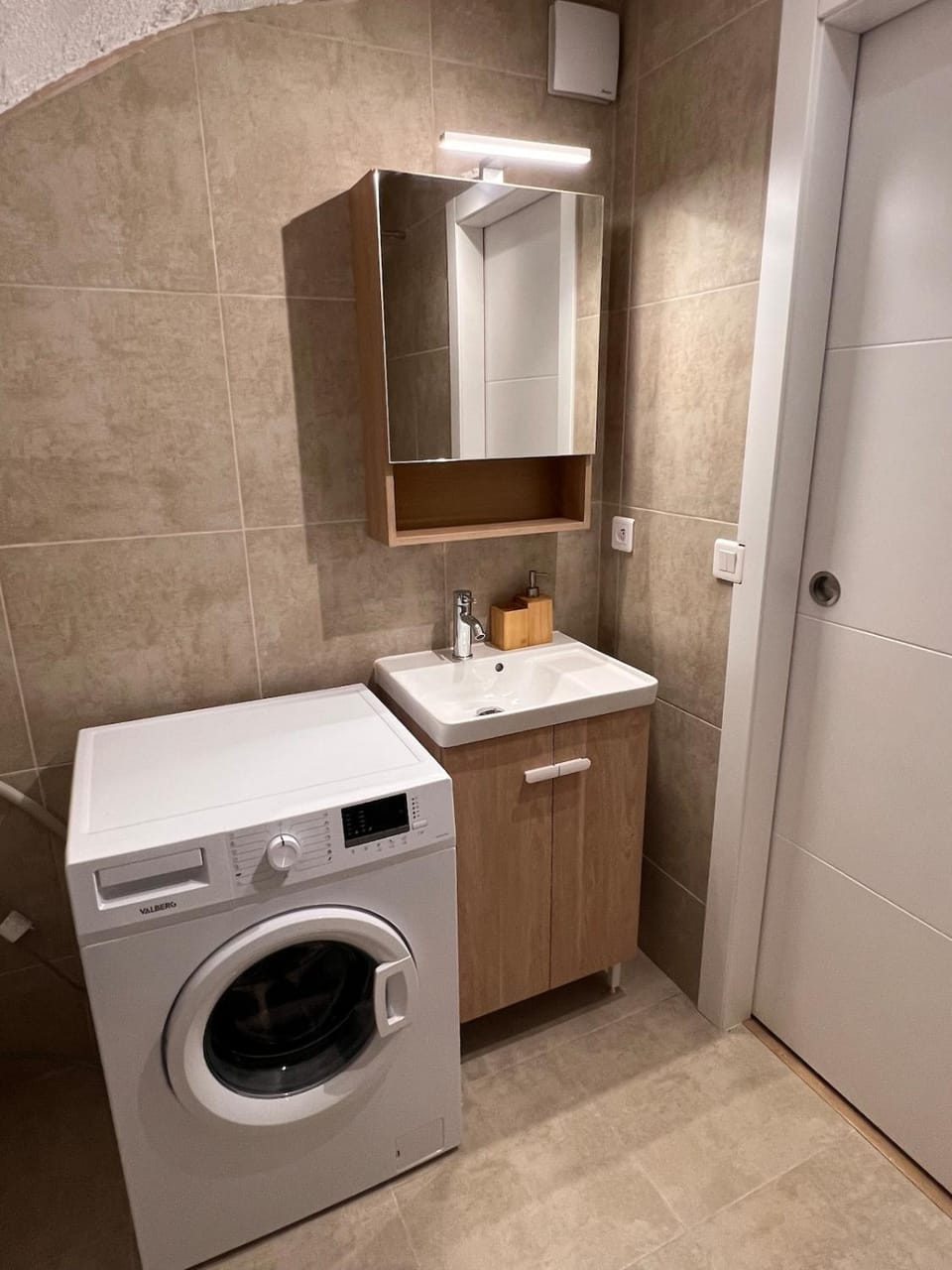 Bathroom, washing machine