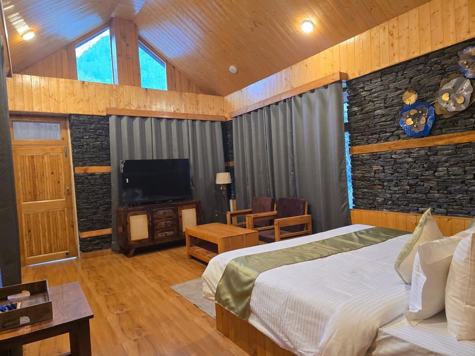Bed, TV and multimedia, Bedroom