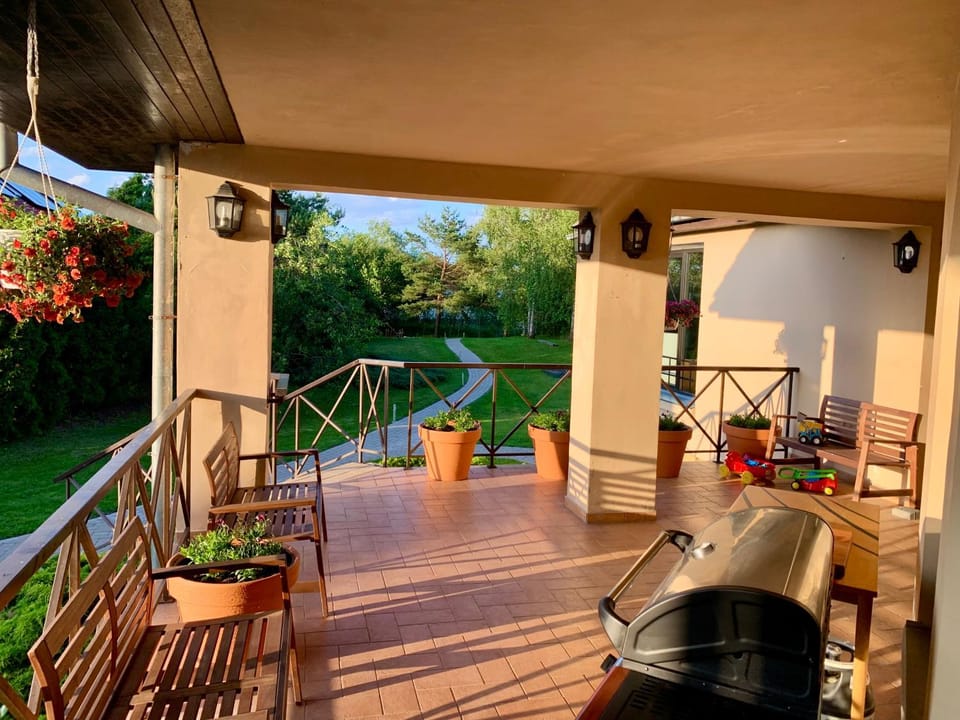 Balcony/Terrace, Seating area, Dining area, Garden view