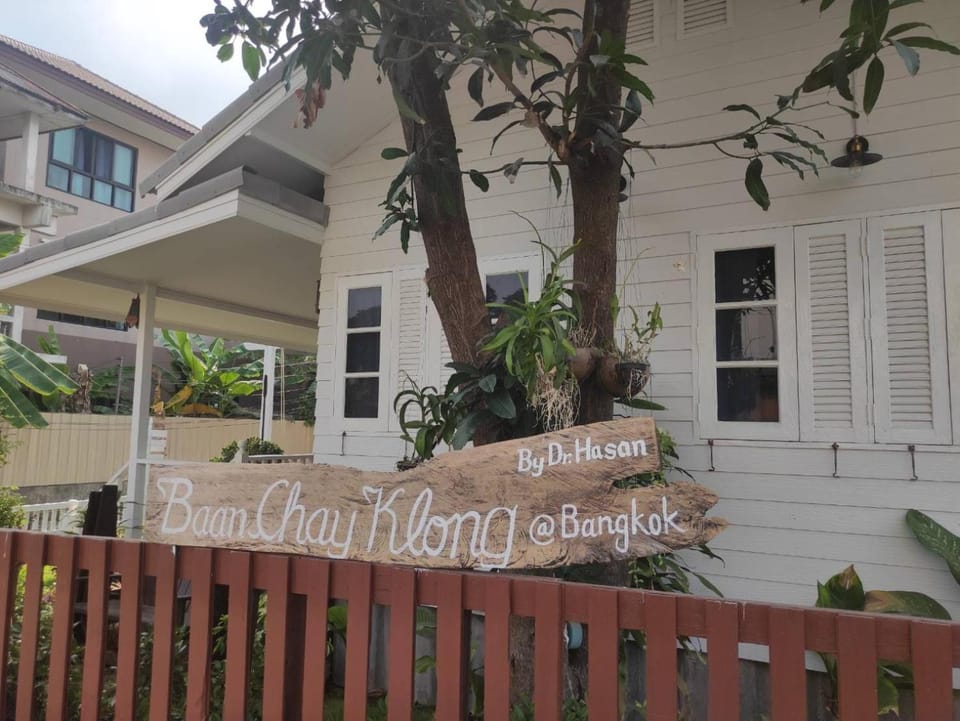 Baan Chay Klong, Canal side Classic Home 2BRs House in Bangkok