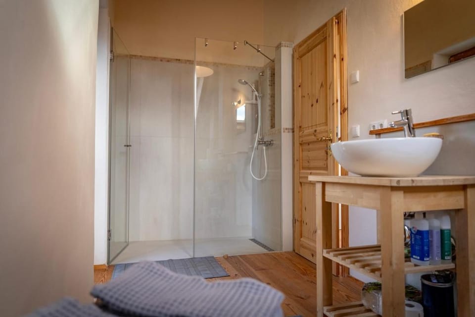Shower, Bathroom, towels