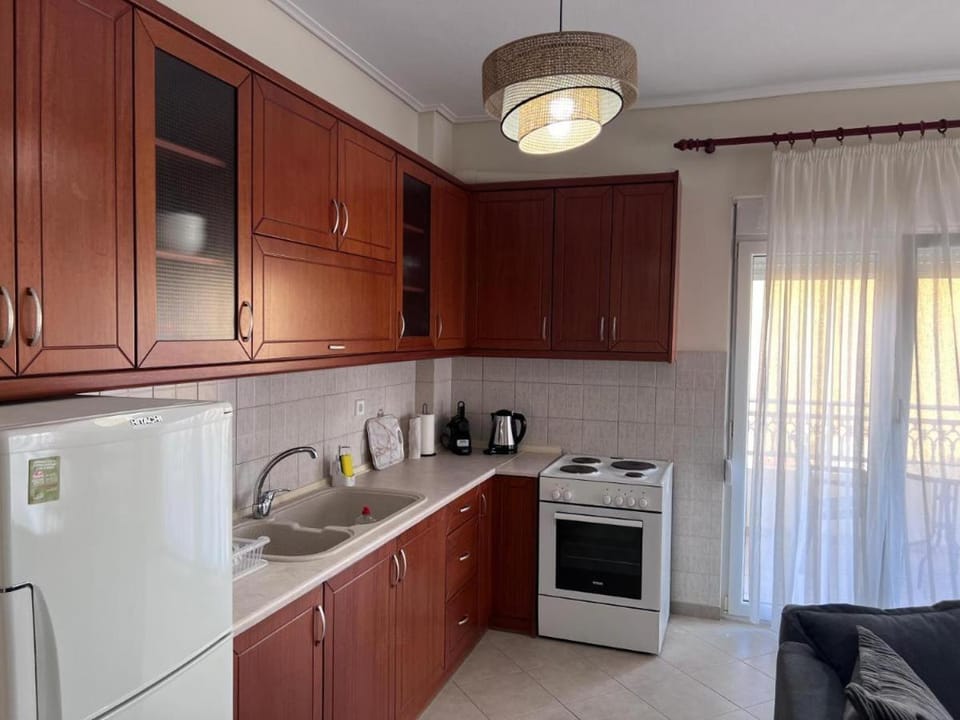 Coffee/tea facilities, Kitchen or kitchenette, oven, stove