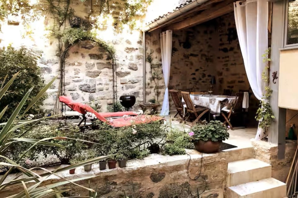 Patio, Dining area