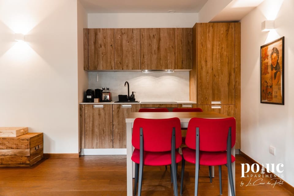 Kitchen or kitchenette, Dining area, stove, toaster