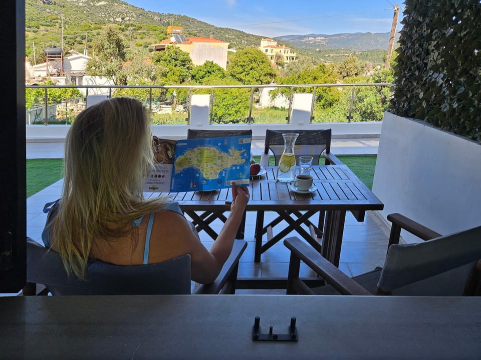 Patio, Day, People, Natural landscape, View (from property/room), Balcony/Terrace, Dining area, Mountain view, group of guests