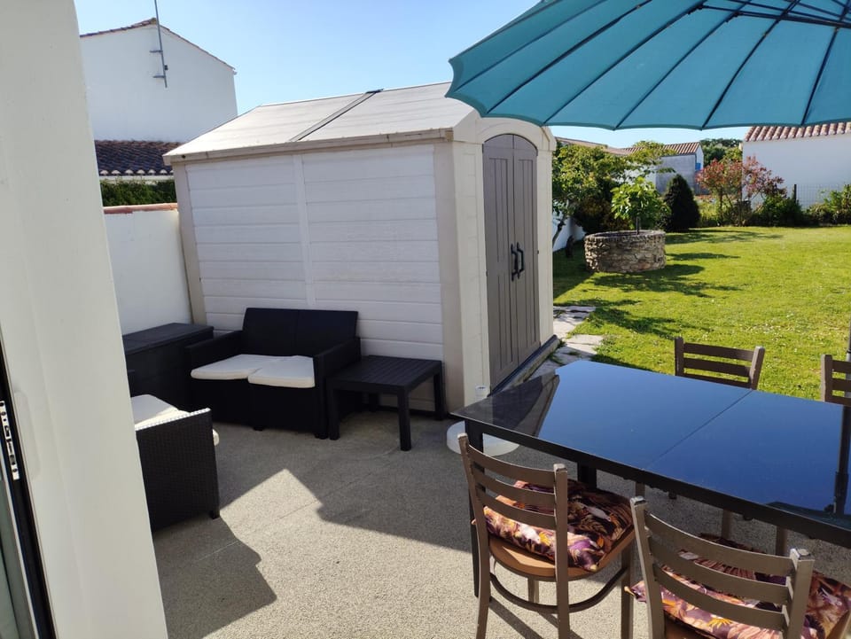 Property building, Garden, Balcony/Terrace, Seating area