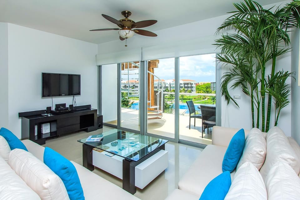 Patio, Natural landscape, View (from property/room), Living room, Bedroom, Swimming pool