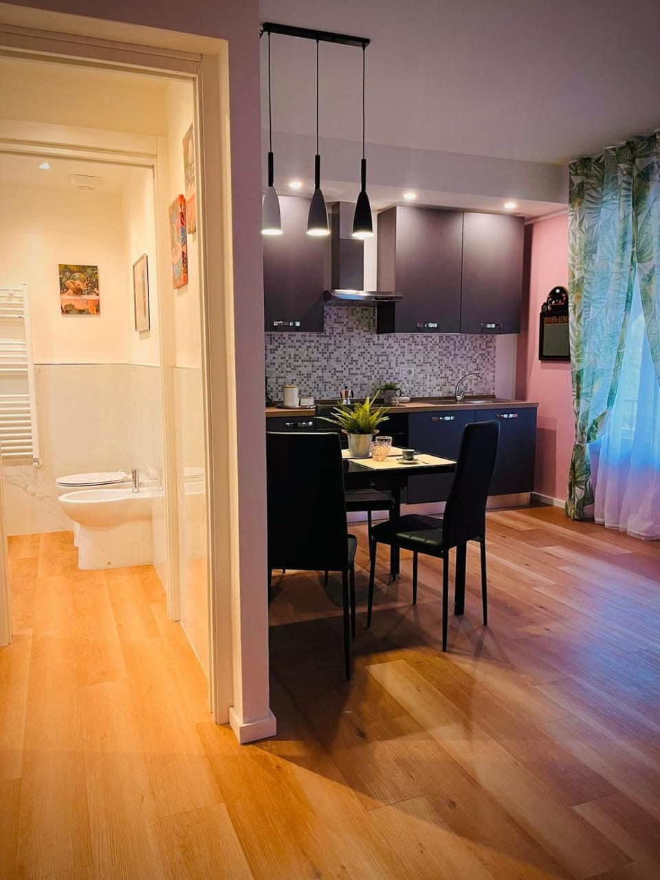 Kitchen or kitchenette, Seating area, Dining area