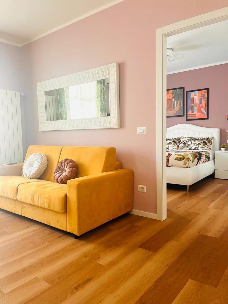 Living room, Photo of the whole room