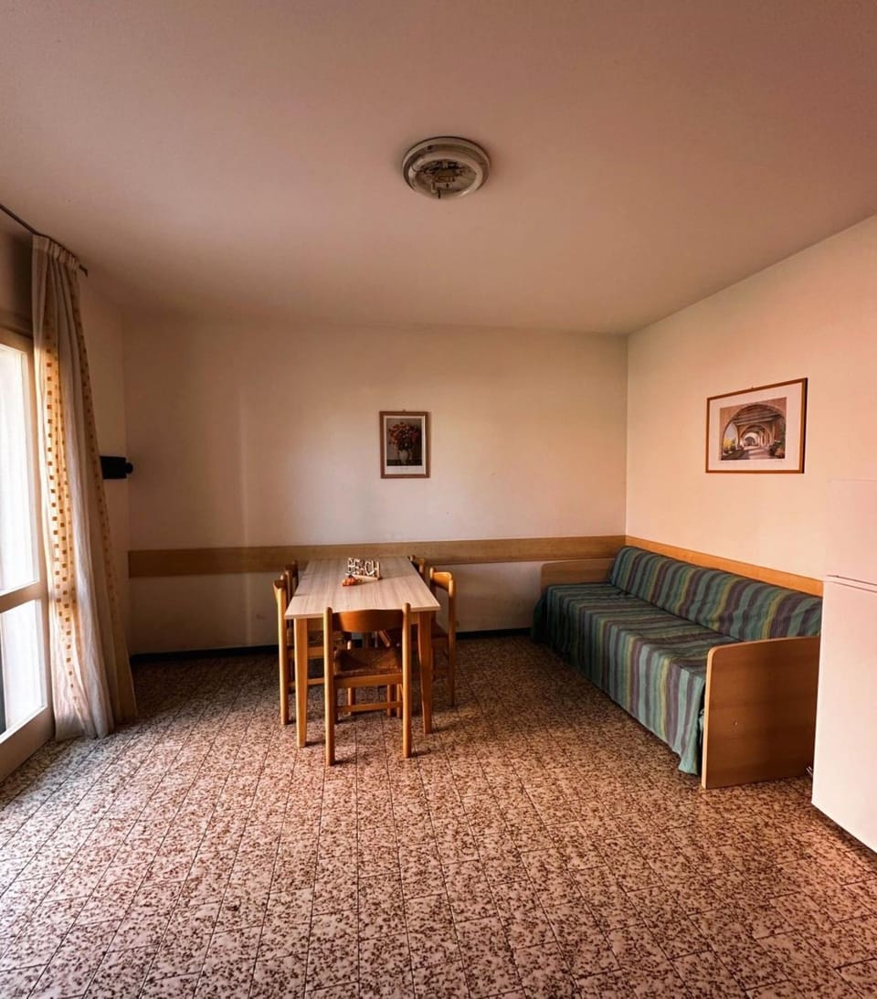 Communal lounge/ TV room, Living room, Seating area, Dining area