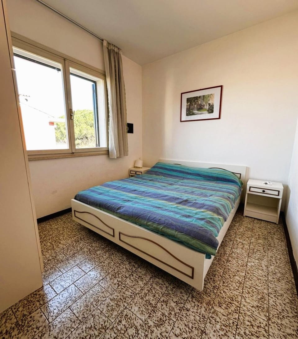 Bed, Decorative detail, Bedroom