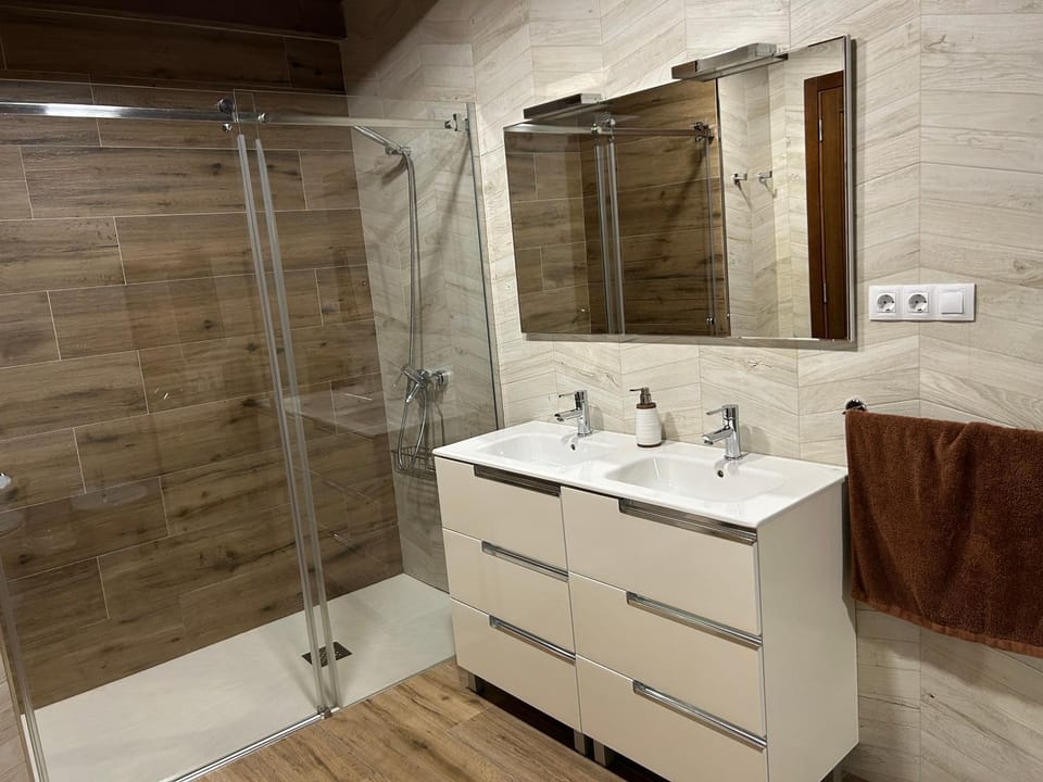 Shower, Bathroom, towels