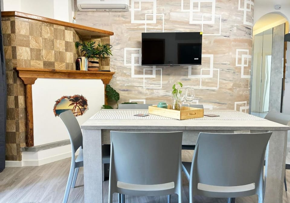 TV and multimedia, Living room, Dining area