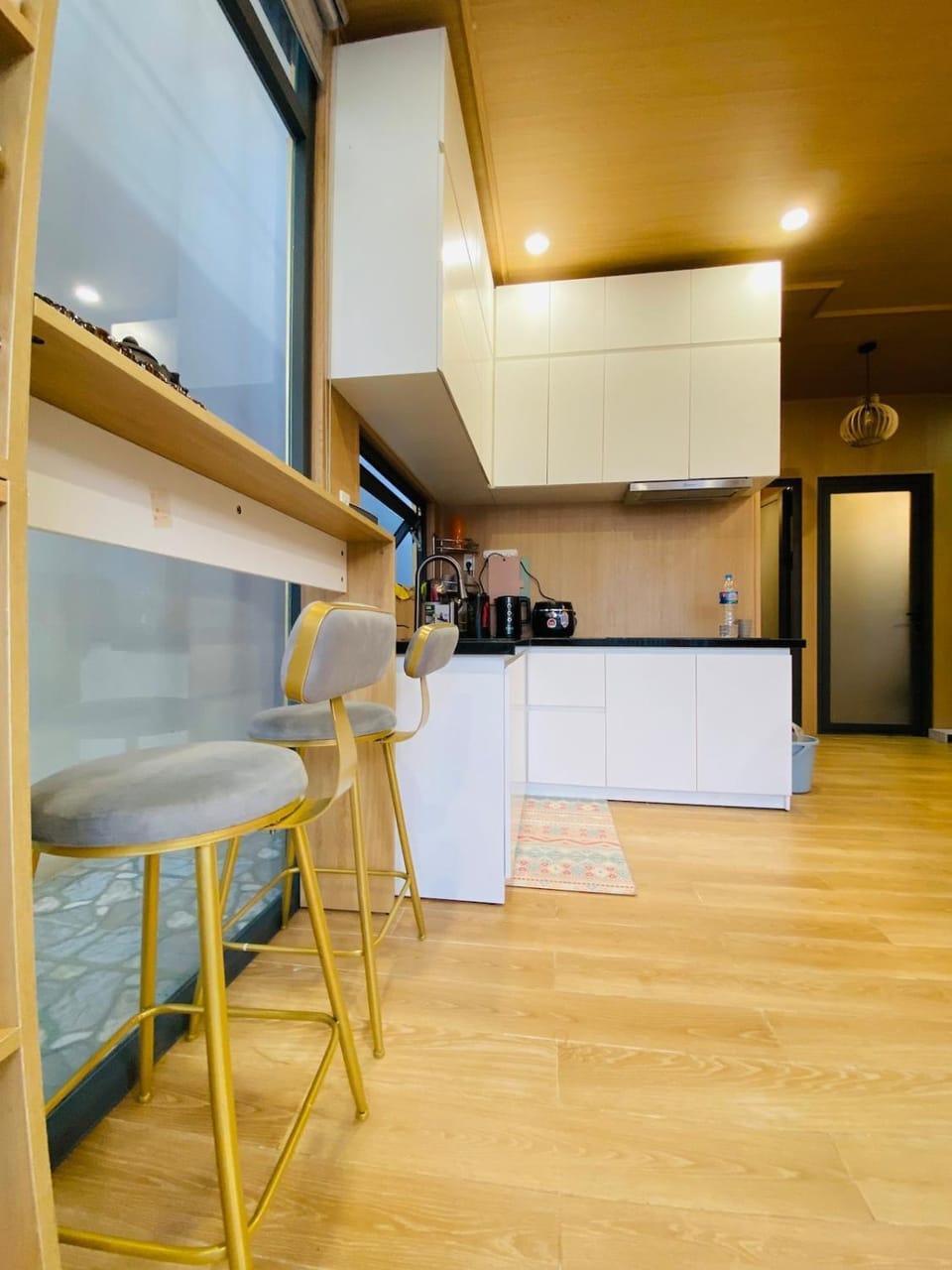 minibar, stove