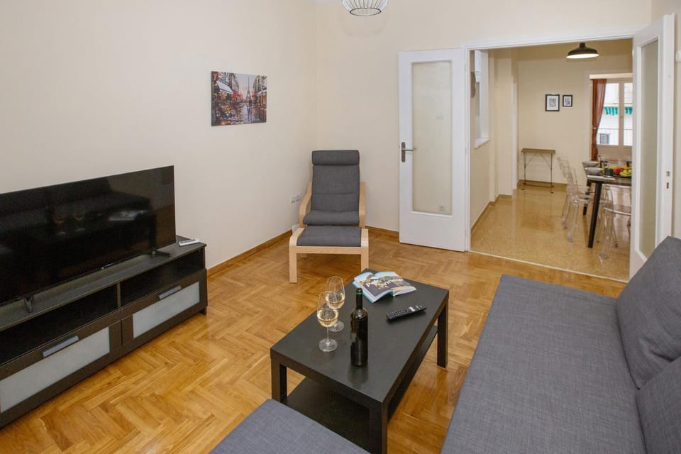 TV and multimedia, Living room, Seating area