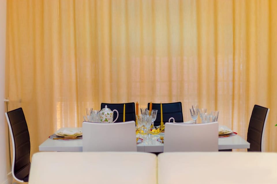 Dining area, heating, air conditioner