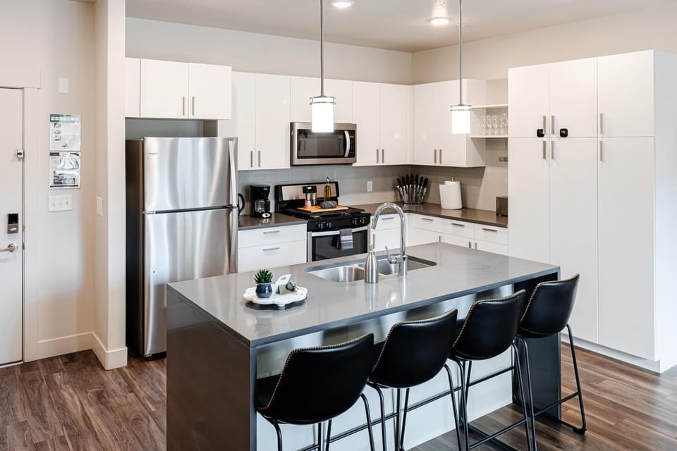 Coffee/tea facilities, Kitchen or kitchenette, Dining area, dishwasher, oven, stove, toaster