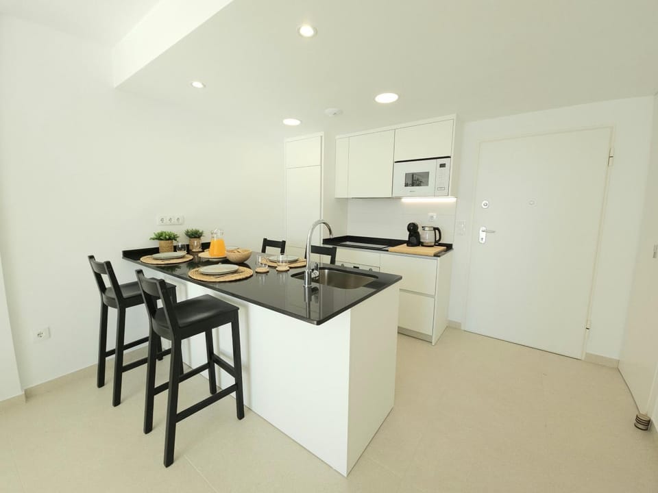 Kitchen or kitchenette, Dining area