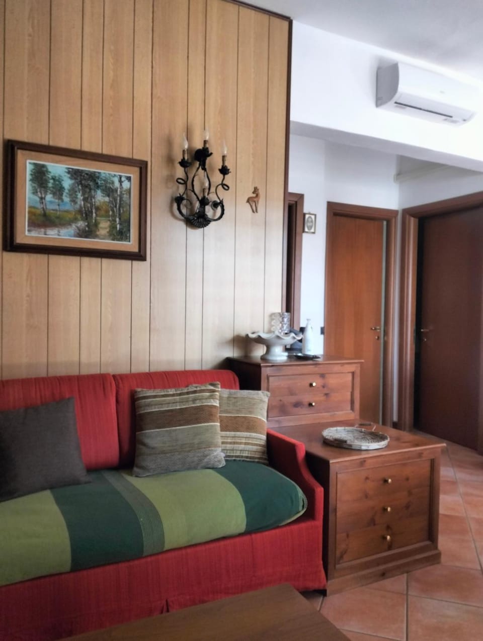 Living room, Seating area, air conditioner