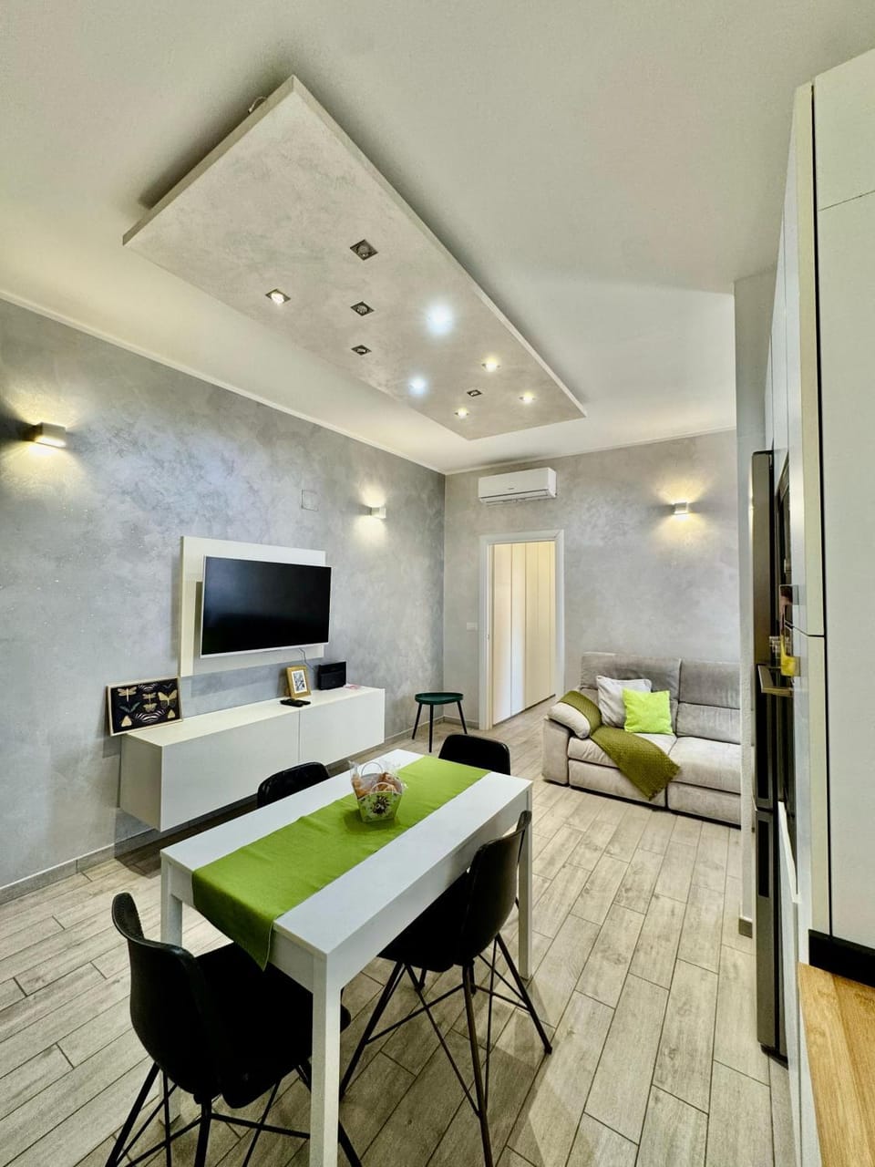 TV and multimedia, Kitchen or kitchenette, Living room, Seating area, Dining area, Evening entertainment