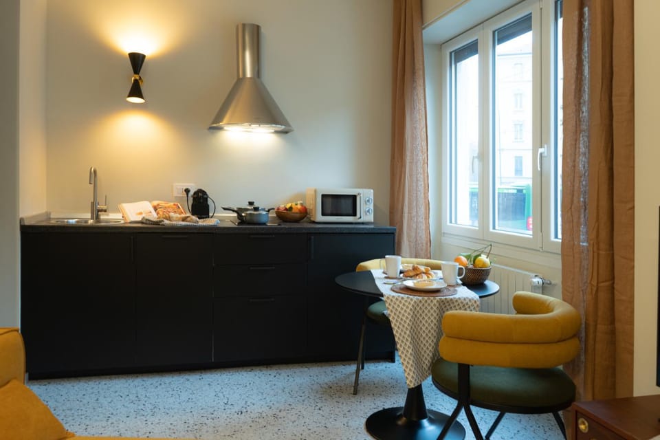 Coffee/tea facilities, Kitchen or kitchenette, Dining area, dishwasher