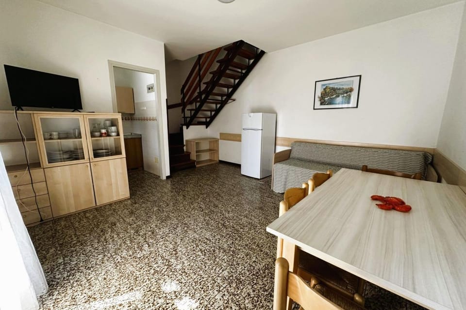 Communal lounge/ TV room, TV and multimedia, Living room, Decorative detail