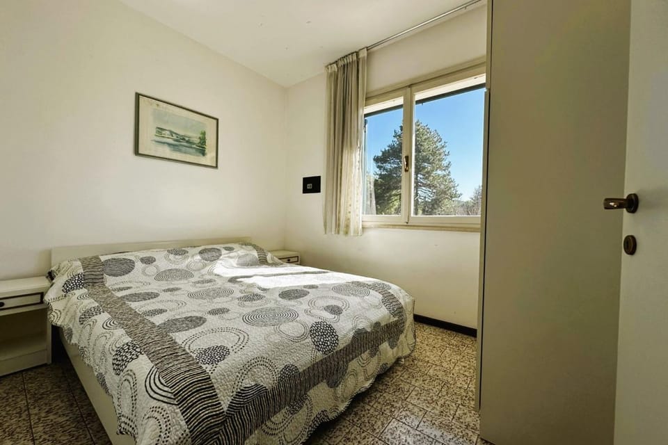 Bed, Decorative detail, Bedroom