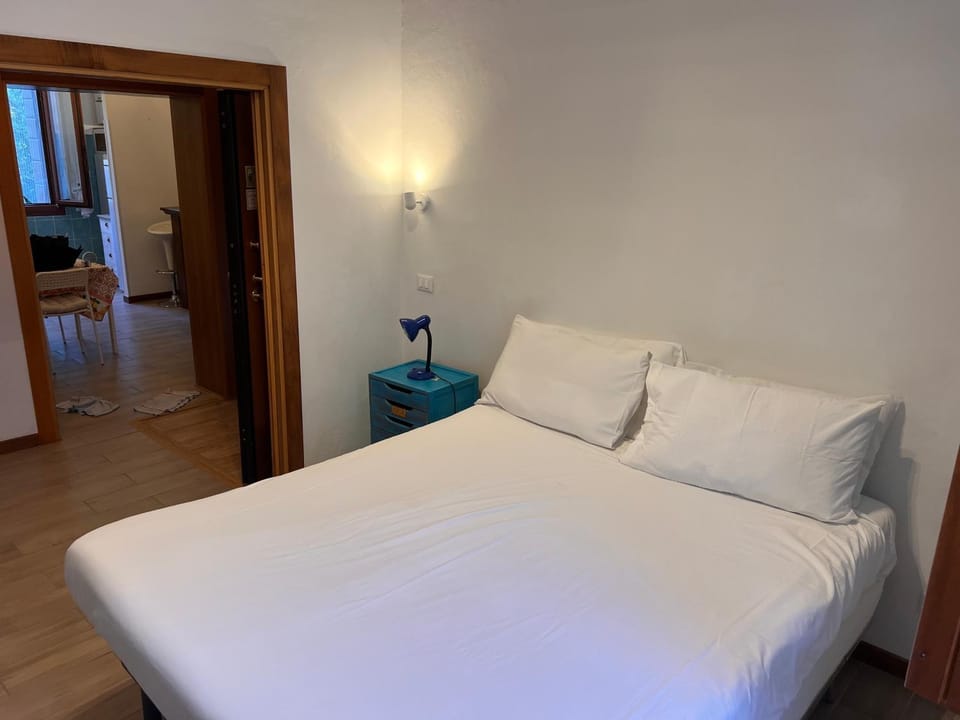 Venice,Near Train Station,airport Shuttle,10 min from Venice,Free Parking,WiFi, M9, Museum, Via Nervesa 4 Apartment in Venice