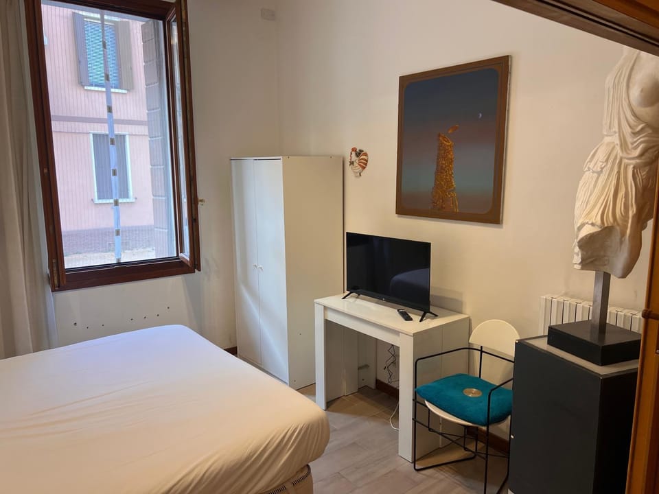 Venice,Near Train Station,airport Shuttle,10 min from Venice,Free Parking,WiFi, M9, Museum, Via Nervesa 4 Apartment in Venice