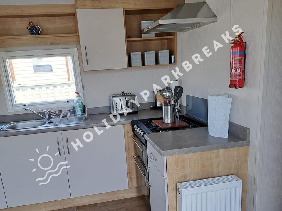 Seagulls Rest - Silver 3 bedroom close to play park on West Sands House in Selsey
