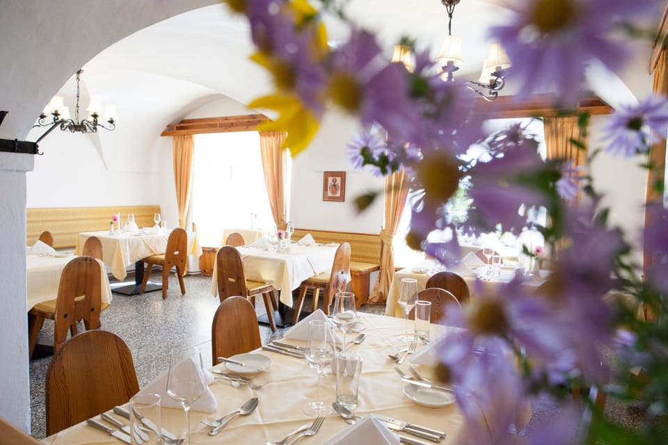 Restaurant/places to eat, Restaurant/places to eat