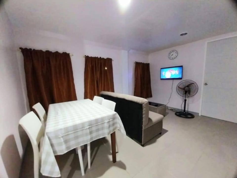 Communal lounge/ TV room, TV and multimedia, Living room, Seating area, Dining area, Evening entertainment
