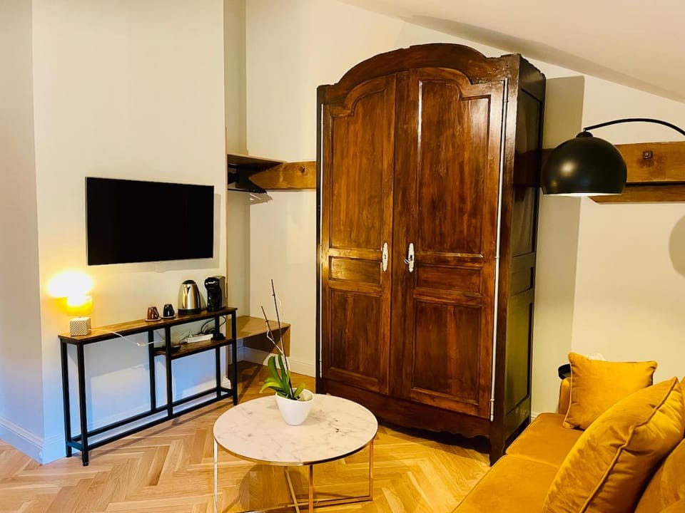TV and multimedia, Living room, wardrobe