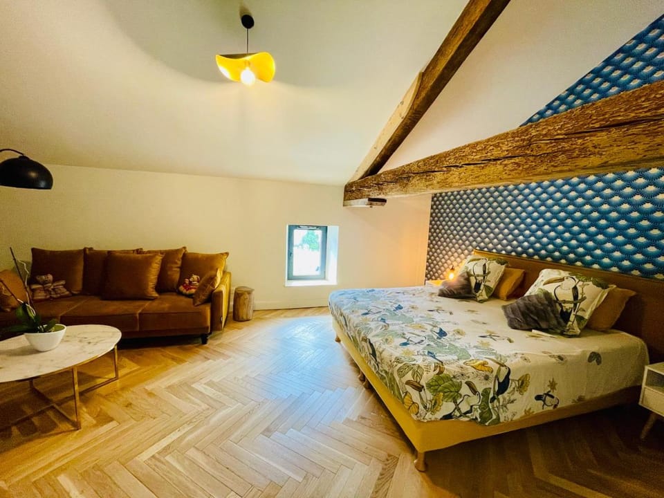 Bed, Photo of the whole room, Bedroom