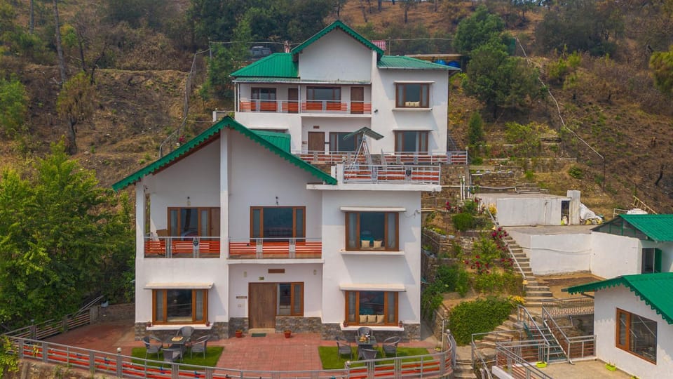 Property building, Day