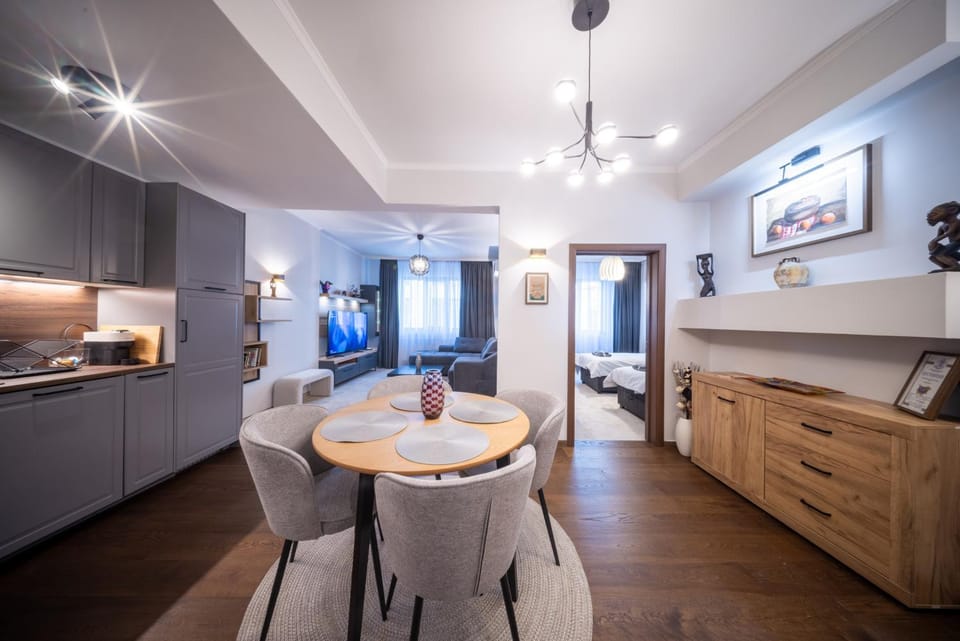 Kitchen or kitchenette, Dining area, minibar