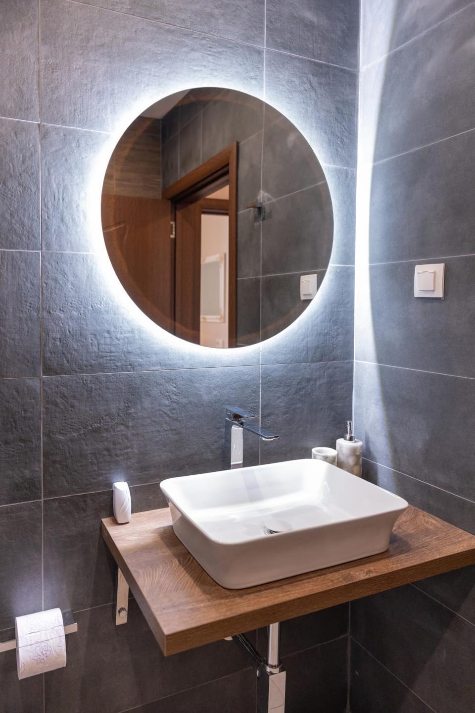 Bathroom, towels