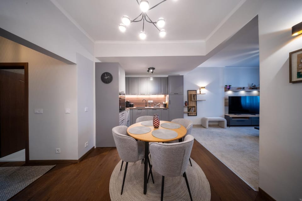 Kitchen or kitchenette, Seating area, Dining area