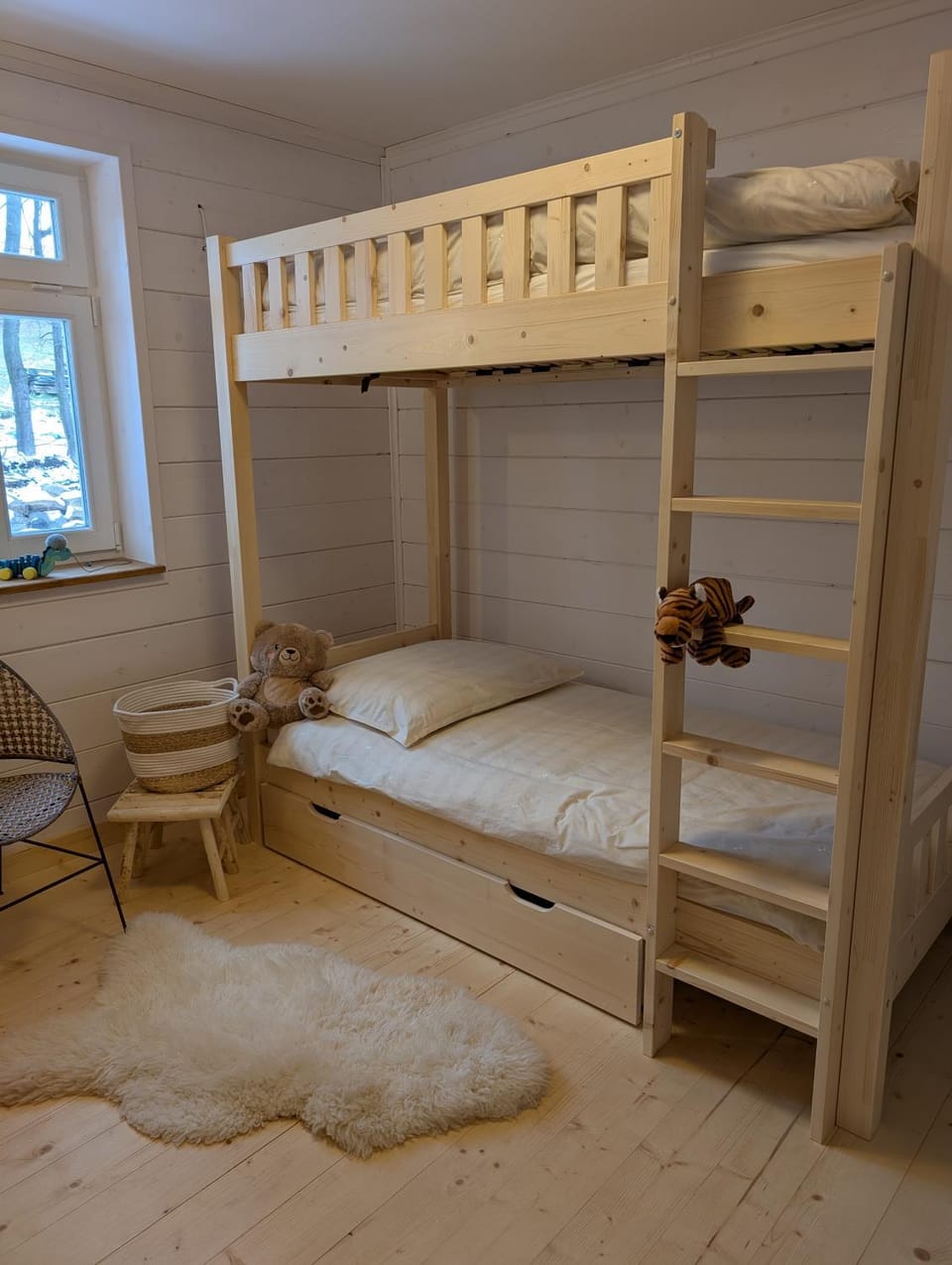 Bed, Photo of the whole room, Bedroom, bunk bed