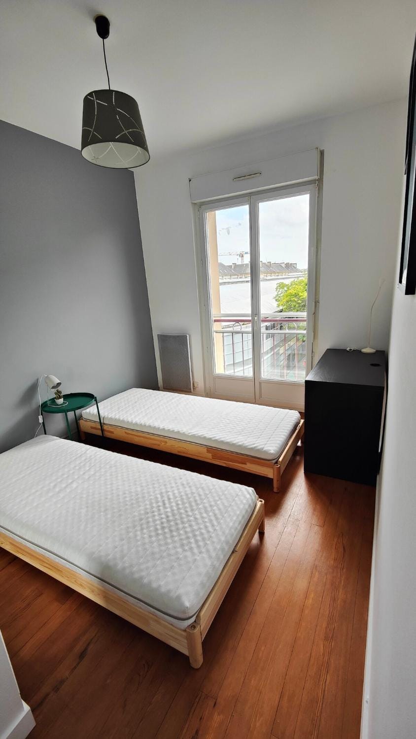 Bed, Photo of the whole room, Seating area, Bedroom, City view, heating, internet, storage