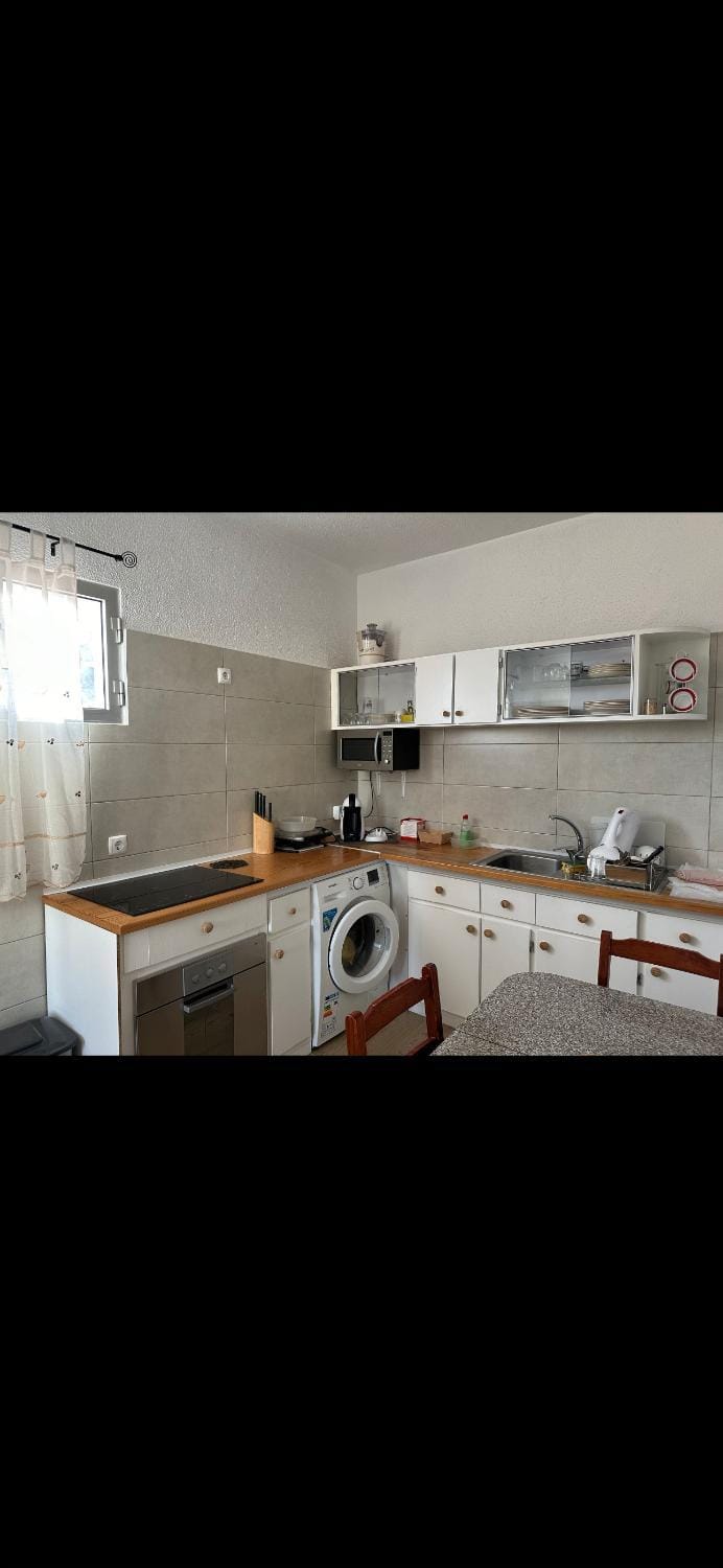 Kitchen or kitchenette, Dining area, stove