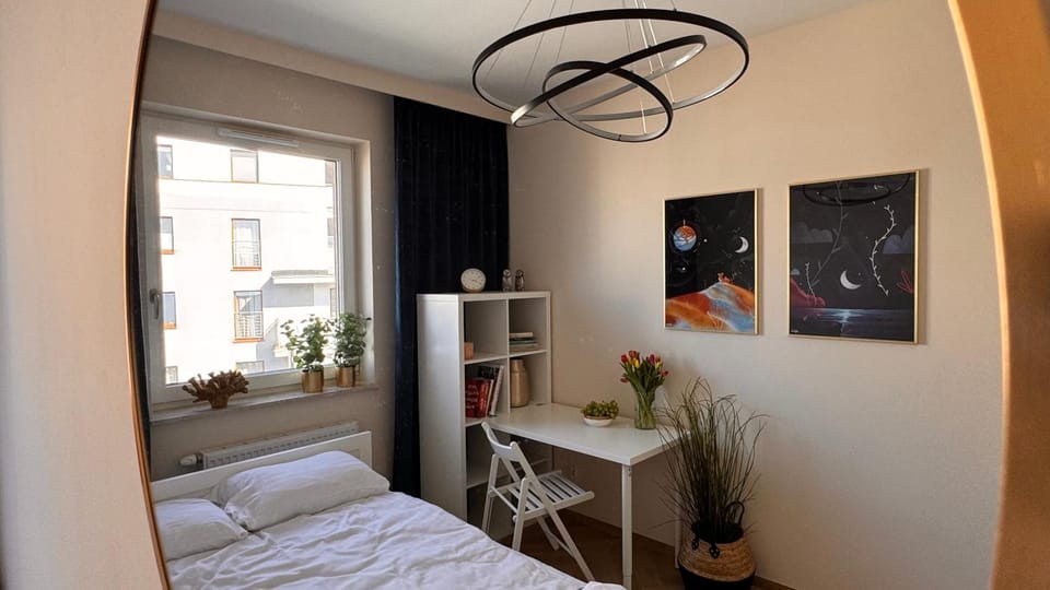 Photo of the whole room, Bedroom