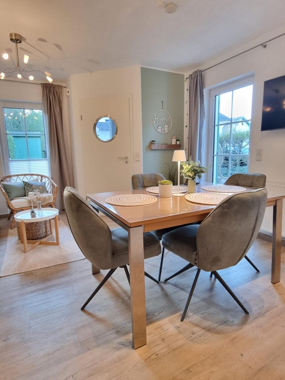 Living room, Seating area, Dining area