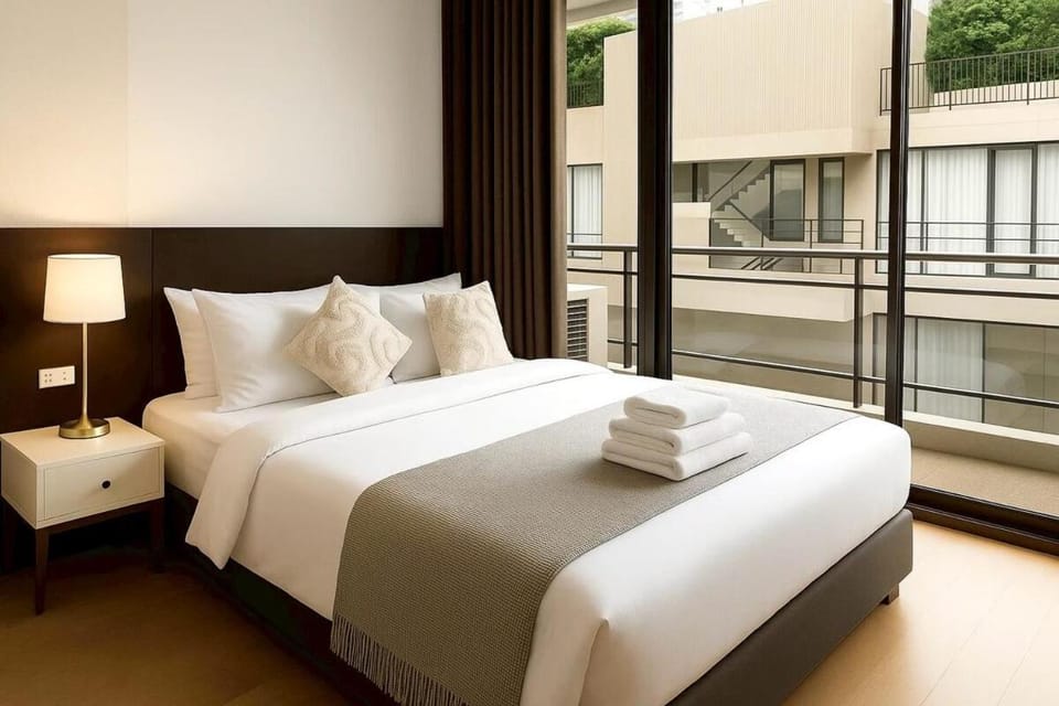 Cozy, Spacious 2-Bedder with City, Park View, Near Nana BTS Apartment in Bangkok