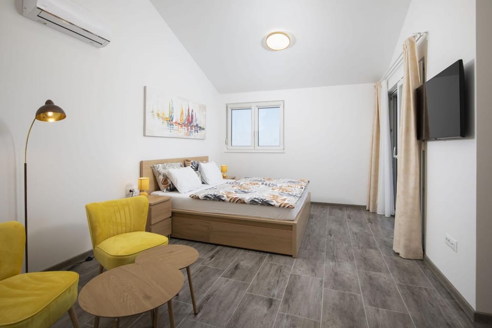 Bed, Bedroom, air conditioner