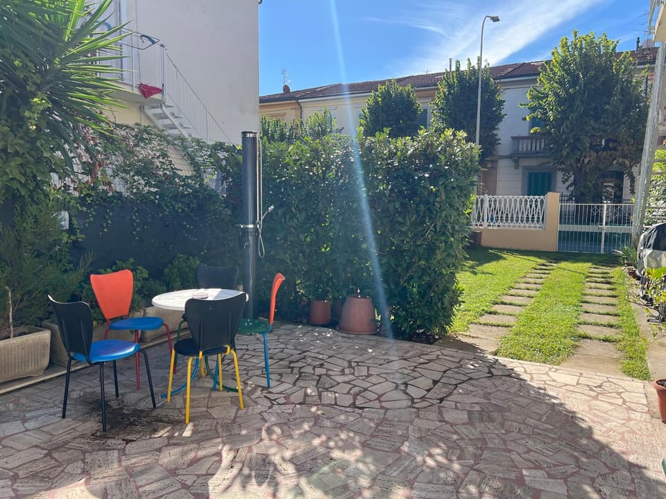 Property building, Spring, Day, Garden, Dining area, Garden view