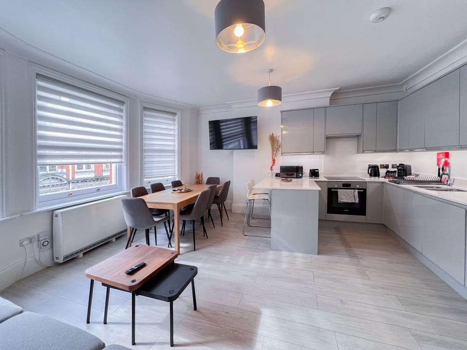 Kitchen or kitchenette, Living room, Seating area