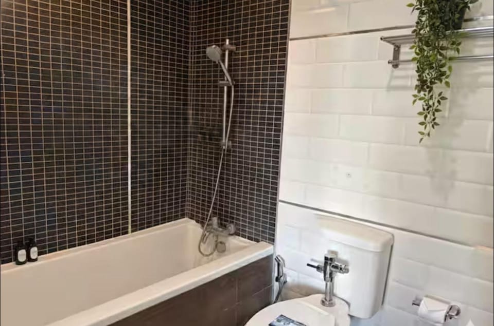 City Center Nana 4-Guest Suite 100m Nana BTS Apartment in Bangkok
