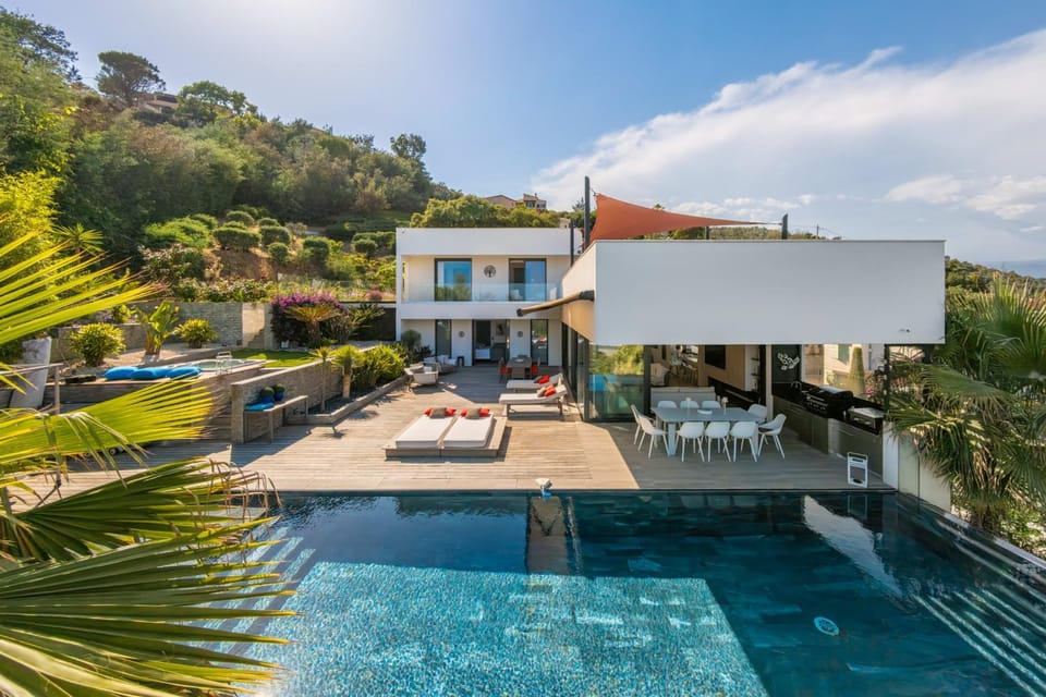 Villa Dezem-Infinity pool-Hot tub-Near Cannes-Panorama-AC Villa in Mandelieu-La Napoule